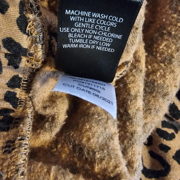 NWT CLASSIC FIT TORRID SUPER SOFT FLEECE 3X - Picture 3 of 4